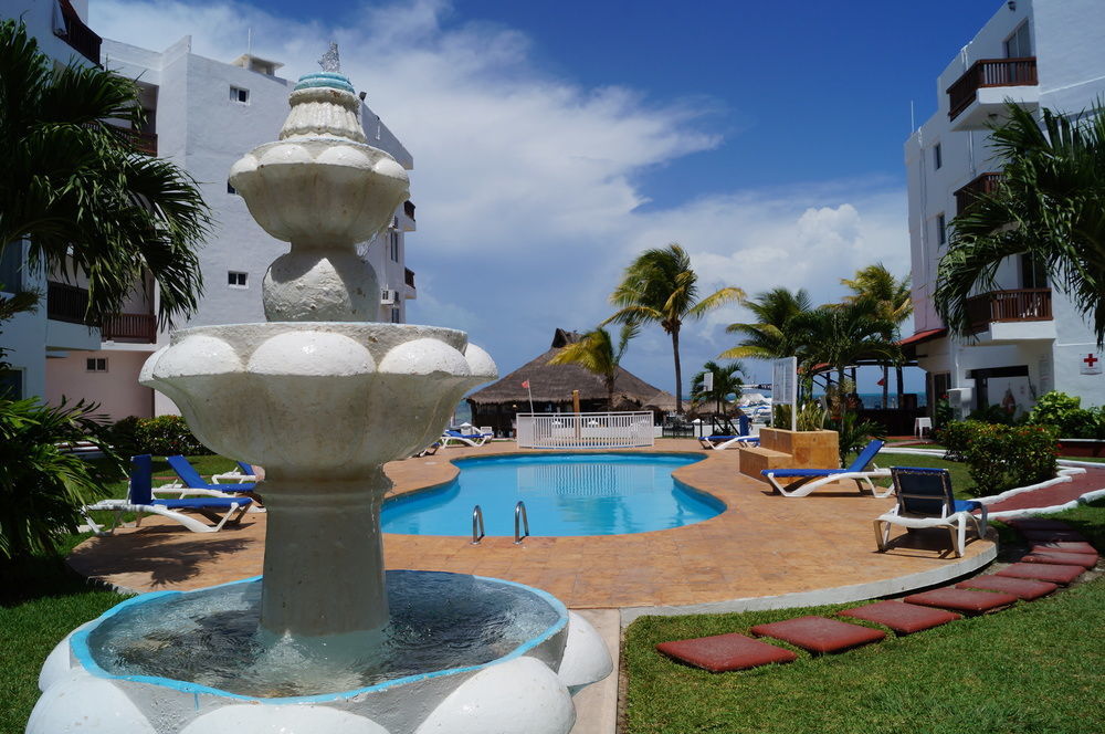 Las Perlas Condos Cancún Extérieur photo
